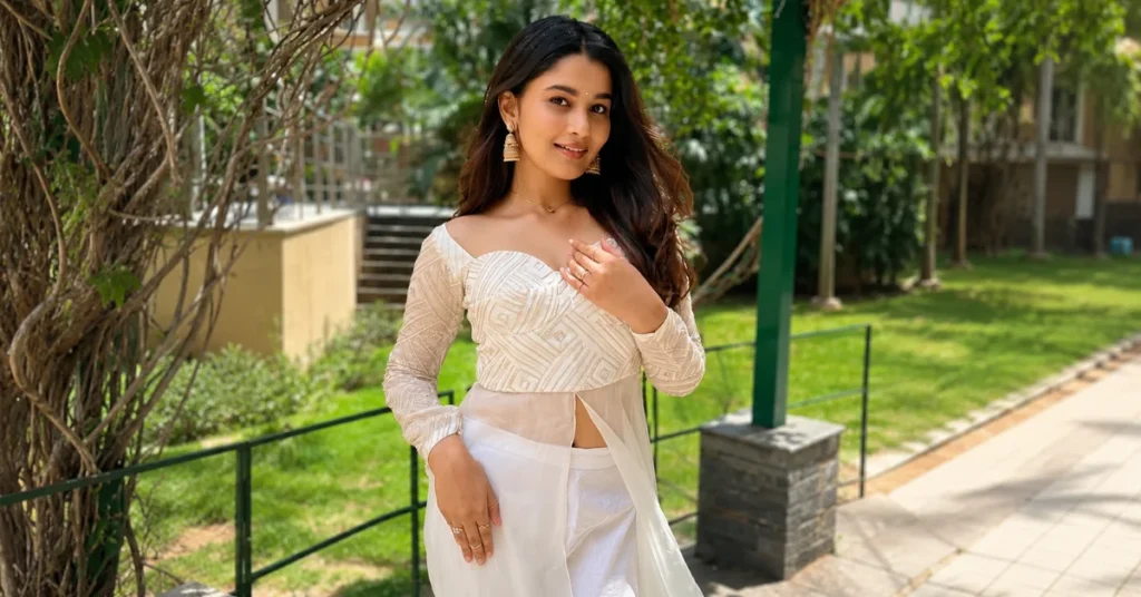How old is Yuvina Parthavi? Age and birthday